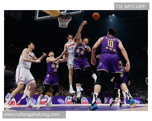 任骏飞引领球队奋勇拼搏展现篮球精神助力赛季辉煌成就