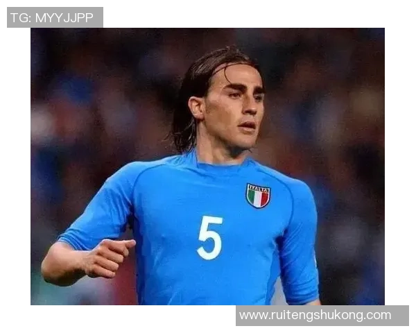 图拉姆与卡纳瓦罗的传奇对决:足球历史上的巅峰时刻与战术较量 图拉姆与卡纳瓦罗的传奇对决:足球历史上的巅峰时刻与战术较量