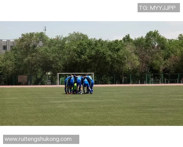 拜仁慕尼黑与老虎大学的精彩对决揭示足球战术与团队合作的魅力 拜仁慕尼黑与老虎大学的精彩对决揭示足球战术与团队合作的魅力